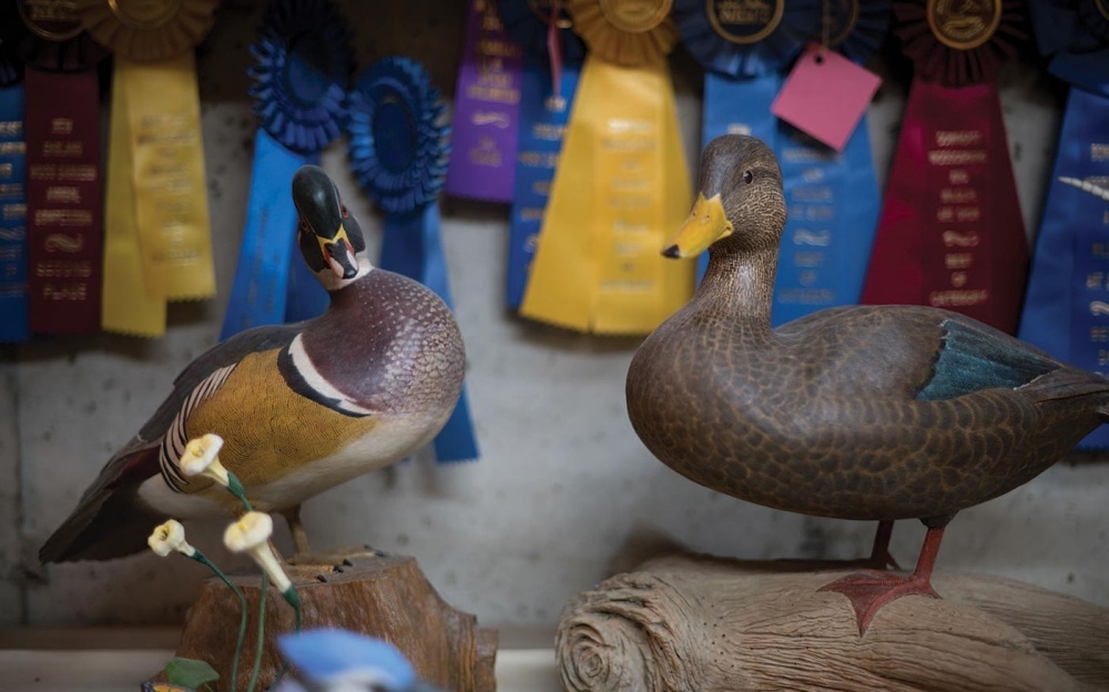 A Bird in Hand: The Art of Woodcarver George Calef